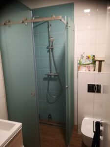 Klizne tuš kabine – kutne