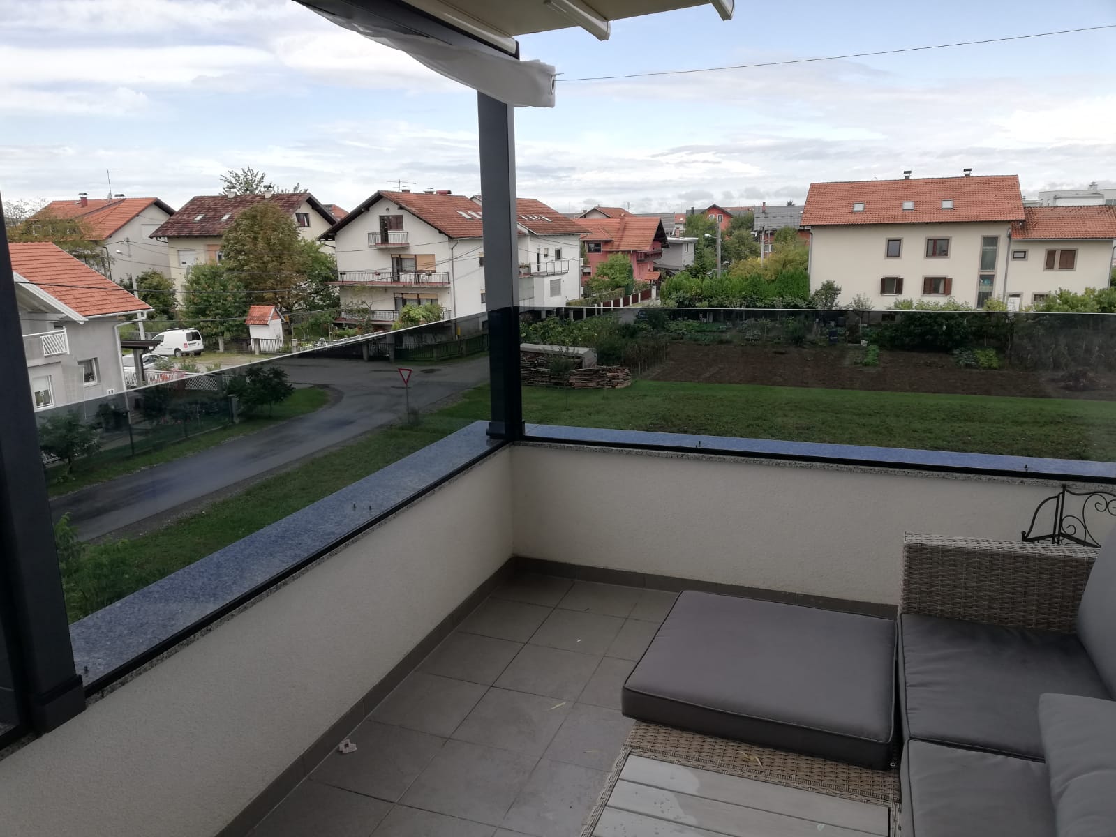 Staklene ograde u U-profilima