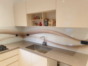 Uzorci staklenih obloga za kuhinje