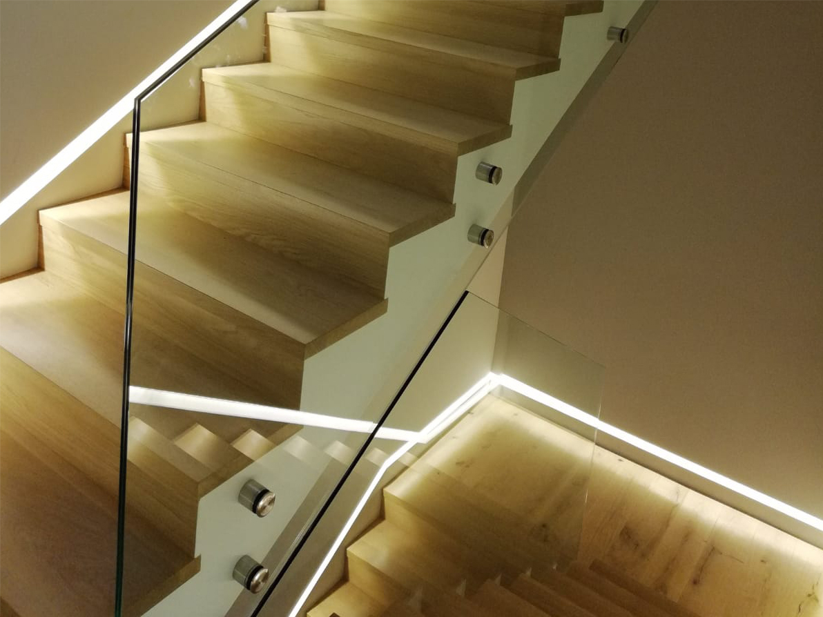 Staklene unutrašnje ograde na spajdere – točkasti prihvatnik