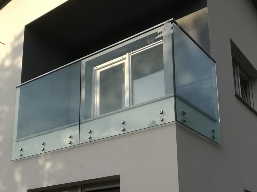 Staklena ograda na spajdere – vanjska