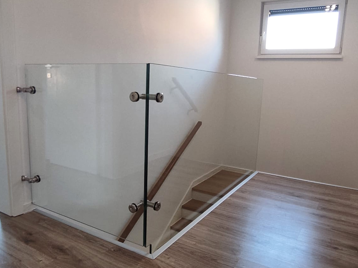 Staklene ograde na spider nosače