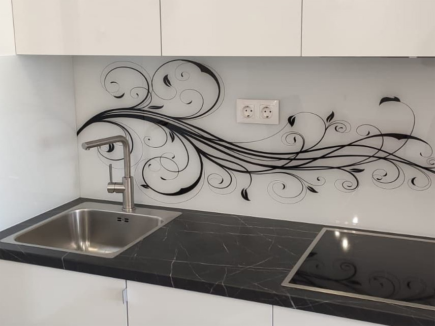 Uzorci staklenih obloga za kuhinje